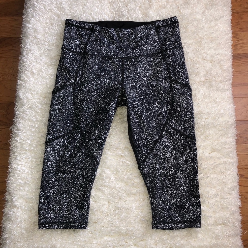 Lululemon Outrun 17" Crop Splatter 8 EUC